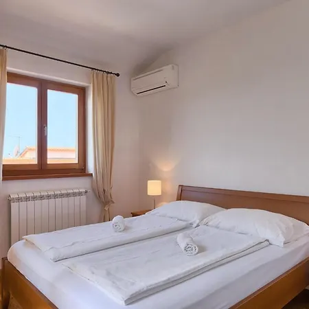 Holiday home Roza *
